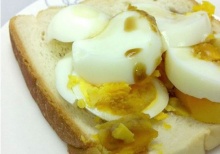 แนะมื้อเช้าง่าย ๆ - ขนมปังโฮลวีต ไข่ต้ม 145 kcal.