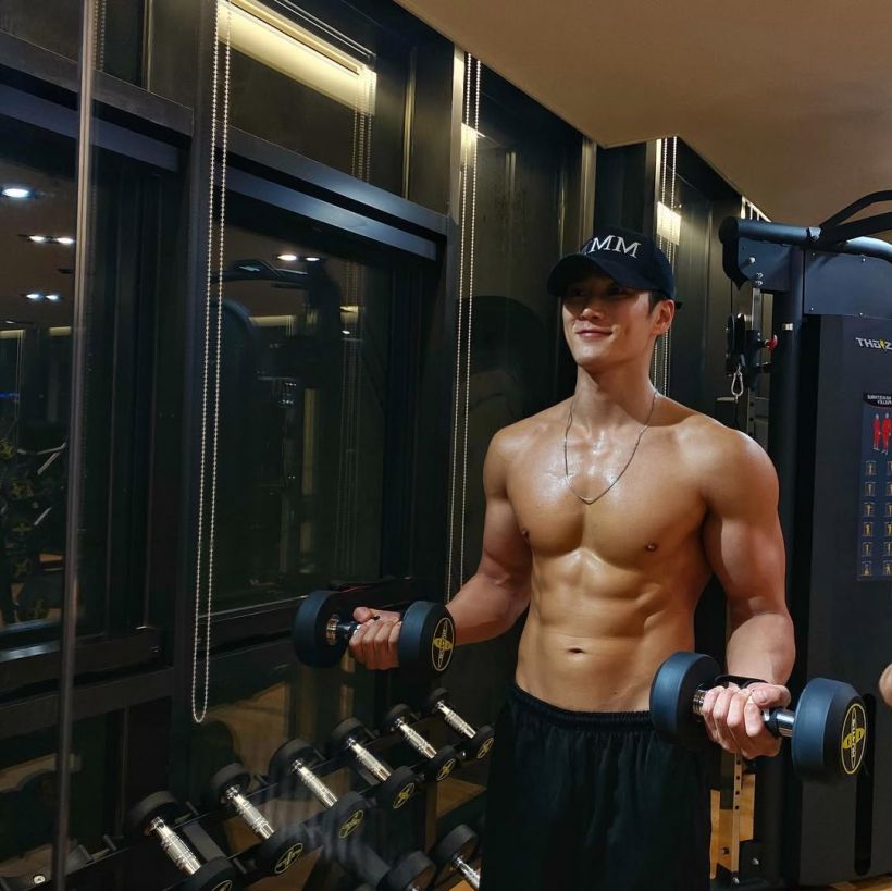 หล่อล่ำบึก พระเอกดังเผยสูตรลีนหุ่น อึ้ง! กินอกไก่วันละ 8 เเพ็ค